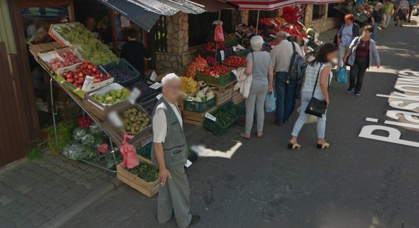 Mieszkańcy Wadowic poszli na zakupy. Przyłapały ich kamery Google Street View. Zobaczcie ZDJĘCIA