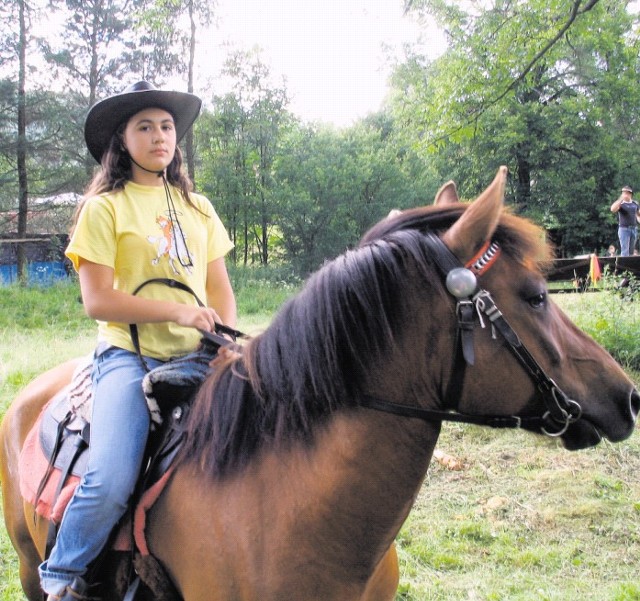 13-letnia Wanesa Nosal z Milówki spędza w siodle dużo czasu. - Uwielbiam jeździć konno - mówi dziewczyna.