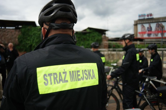 28.05.2015 krakow
rondo mogilskie 
patrole rowerowe strazy miejskiej wszystkim nam po drodze
n/z: 
fot. michal gaciarz / polska press
gazeta krakowska