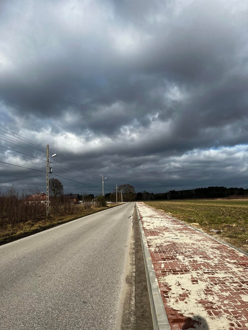 Na finiszu jest budowa chodników na ul. Starowiejskiej i Ludowej w Tomaszowie [ZDJĘCIA]