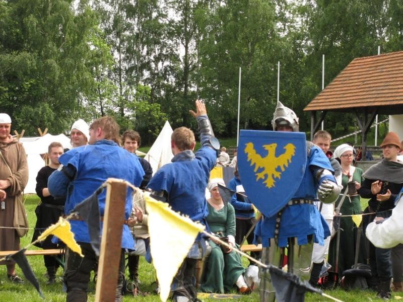 Wałbrzych: Warsztaty średniowieczne i polsko-czeski turniej rycerski w zamku Książ (DUŻO ZDJĘĆ)