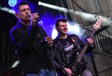 Gorlice. Solidarni z Ukrainą. Drugi koncert - na scenie grupa Delta Virus. Na basie gra burmistrz Rafał Kukla. Oj, dzieje się! [ZDJĘCIA]