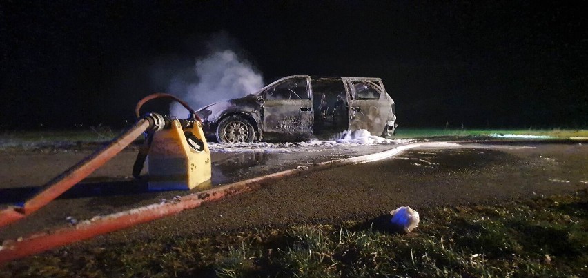 Pożar auta w Ruchocinie. Interweniowała straż pożarna