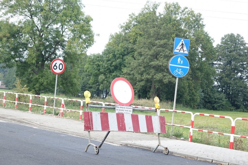 Utrudnienia drogowe na trasie Jezierzyce Kościelne - Gołanice. Uwaga na objazdy! W tym rejonie tworzą się korki [ZDJĘCIA] 