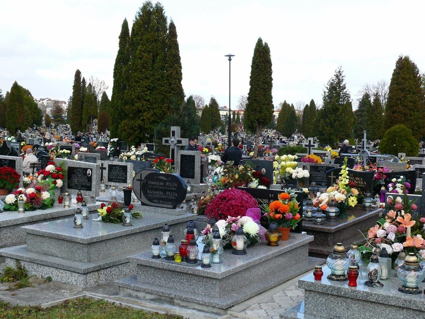 Chełmskie cmentarze na Wszystkich Świętych - fotogaleria