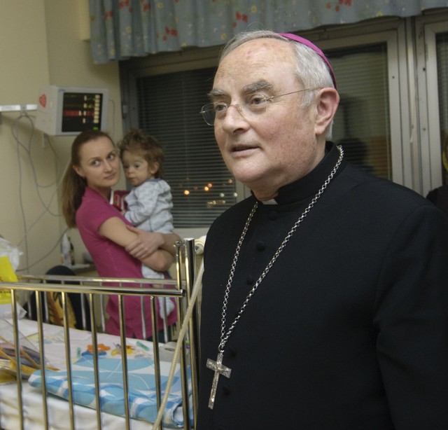 Sprawa księdza Lemańskiego. Watykan wspiera abp Hosera (na zdjęciu)