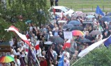 "Wolność, równość, demokracja". Szczecinianie protestowali przed siedzibą PiS [ZDJĘCIA]