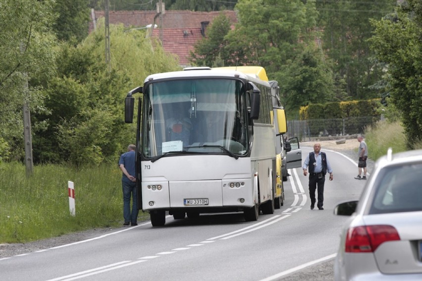 Blokada drogi krajowej nr 25 w Ose w gminie Międzybórz (GALERIA)