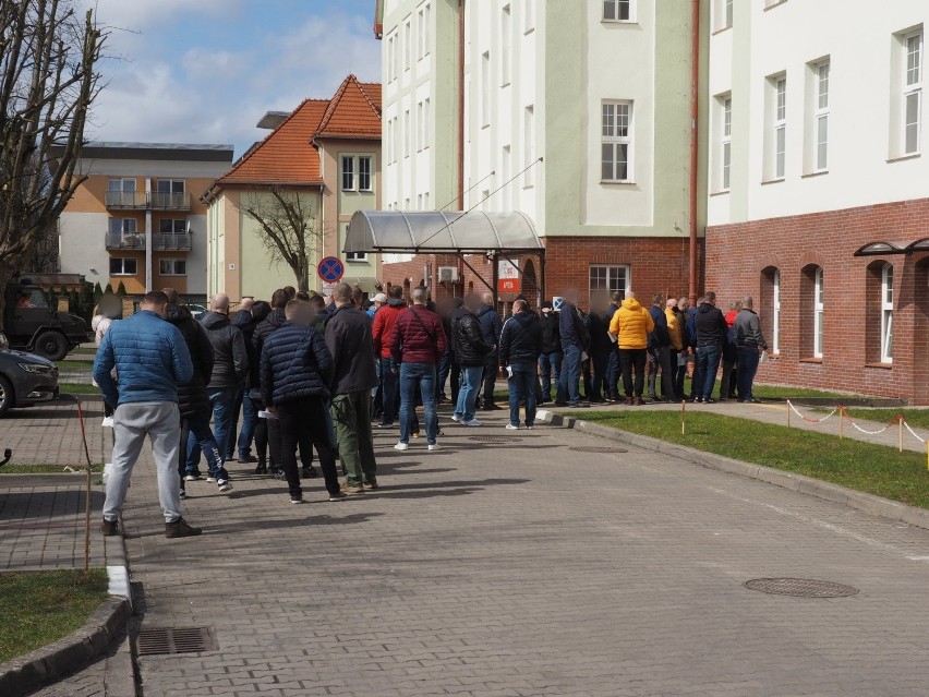 Kolejki przed przychodnią