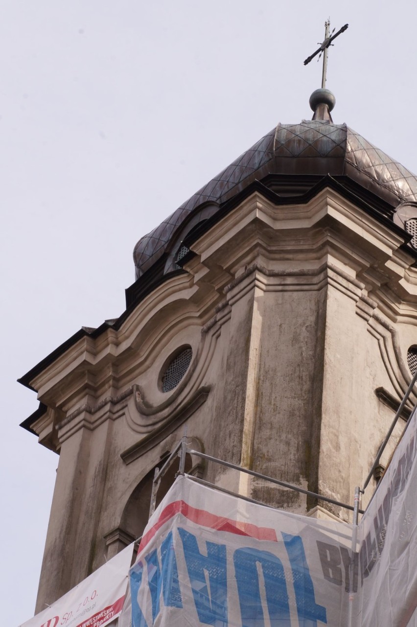 Trwa renowacja fasady zabytkowego kościoła pw. Rozesłania św. Apostołów w Chełmie – zobaczcie zdjęcia