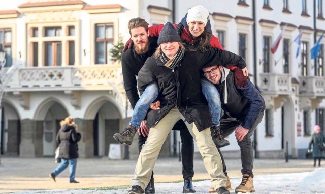 Na zdjęciu twórcy filmu: Ewa Mrówczyńska, Bartosz Pasierb, Grzegorz Starzak i Kamil Dobrowolski