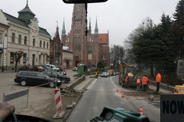 Droga wiodąca przez centrum Grybowa nie była remontowana od lat.