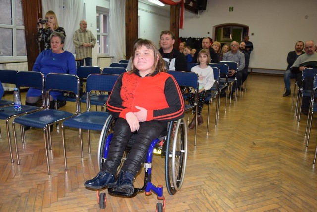 Hanna Kacperczak, musi pokonywać schody, aby wydostać się z domu, lub wrócić. W sobotę odbyła się akcja wsparcia budowy windy