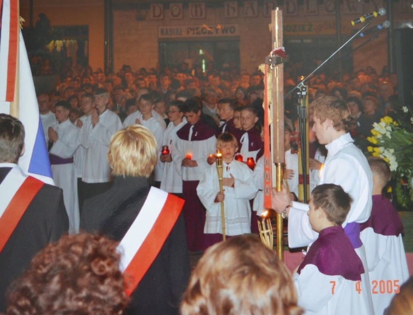 10 rocznica śmierci Jana Pawła II. Tak było 10 lat temu w Bieruniu [ZDJĘCIA]