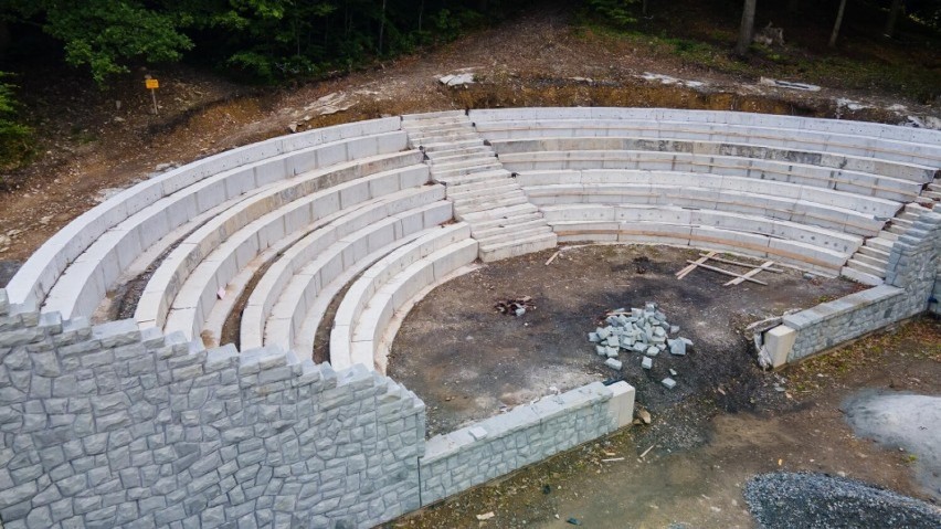Prace przy rekonstrukcji amfiteatru....