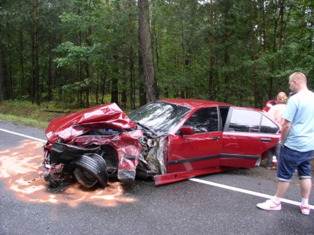 Studzianna. Zderzenie volvo z bmw. Jedna osoba ranna