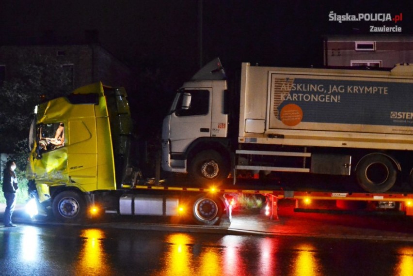 Wypadek ciężarówek w Porębie [NOWE FOTO]
