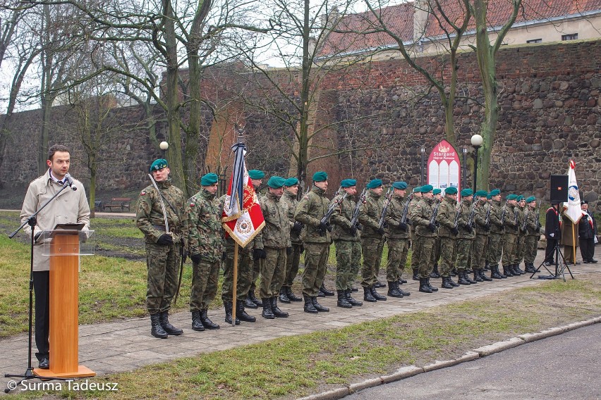 Odsłonięcie i poświęcenie pomnika smoleńskiego w Stargardzie - 18 stycznia 2014 roku. ZDJĘCIA