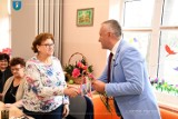Prezydent Ludomir Handzel wręczył kwiaty z okazji Dnia Kobiet