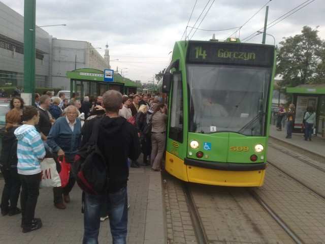 Od godz. 16.20 z mostu Dworcowego nie może ruszyć tramwaj linii ...