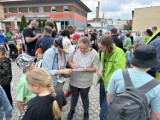 Maraton Gier Terenowych w Żarach. Około 150 uczestników ruszyło w miasto i rozwiązuje zagadki