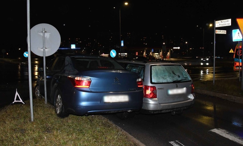 Wypadek trzech aut na skrzyżowaniu w Kielcach. Ranna dziewczynka [WIDEO, ZDJĘCIA]