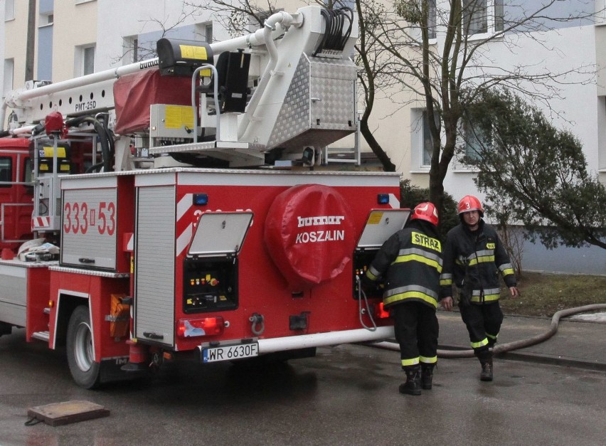 Ogień pojawił się w jednym z mieszkań na III piętrze bloku...