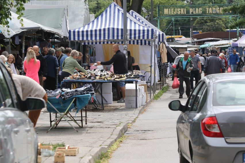 Konflikt na kieleckim bazarze. Powodem zastawione chodniki 