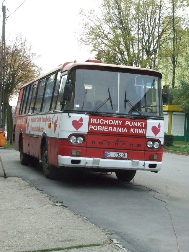 Autobus w którym pobierano krew od dawców. Fot. Piotr Andrzejak