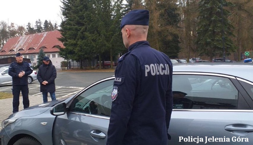 Nowe radiowozy w jeleniogórskiej policji. Są nieoznakowane i nowoczesne