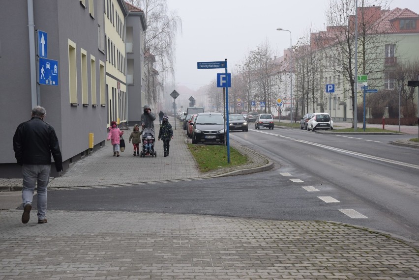 Opustoszałe ulice i place w Oświęcimiu w ostatni dzień 2020...