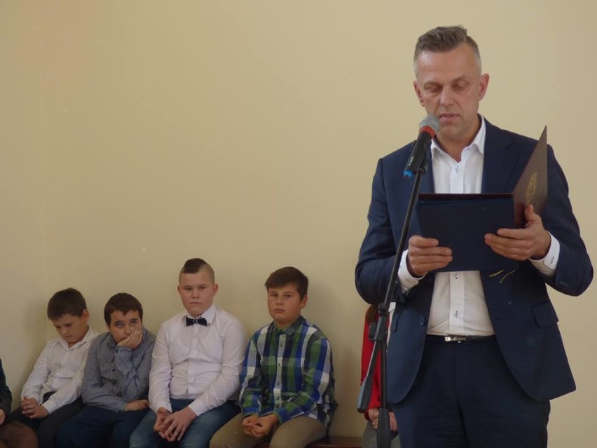 Dzień Edukacji Narodowej w Tarnówce. Wójt nagrodził nauczycieli