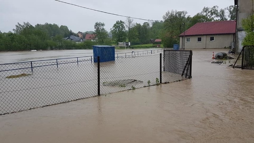Wiele boisk i klubowych pomieszczeń znalazło się pod wodą