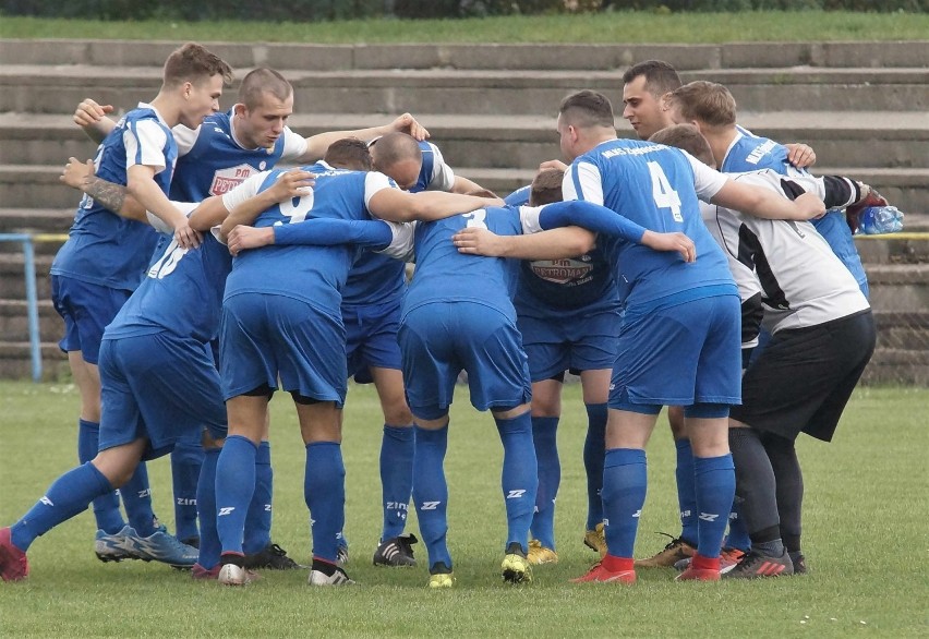 Inowrocław. V liga piłki nożnej. Goplania Inowrocław - Zjednoczeni Piotrków Kujawski 1:1. Zdjęcia z meczu 