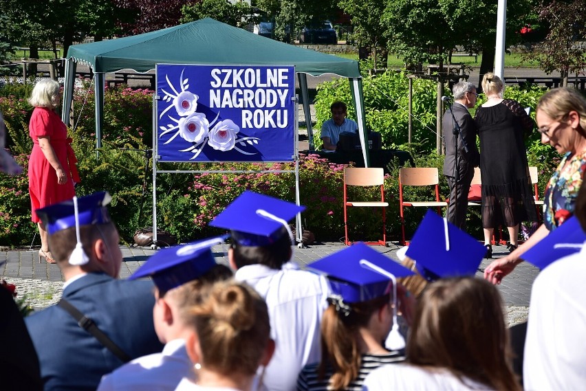 Uczniowie SP 2 w Kwidzynie uroczyście zakończyli rok szkolny...