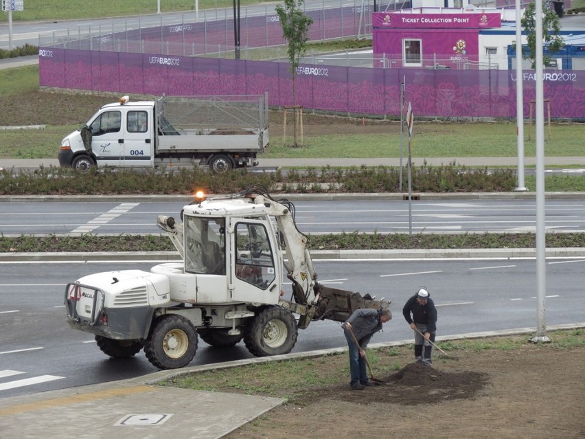 Wrocław: Stadion na Pilczycach udekorowany na Euro (ZDJĘCIA)