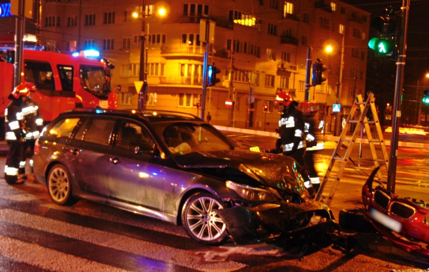 Wypadek BMW na Mickiewicza w Łodzi [ZDJĘCIA, FILM]