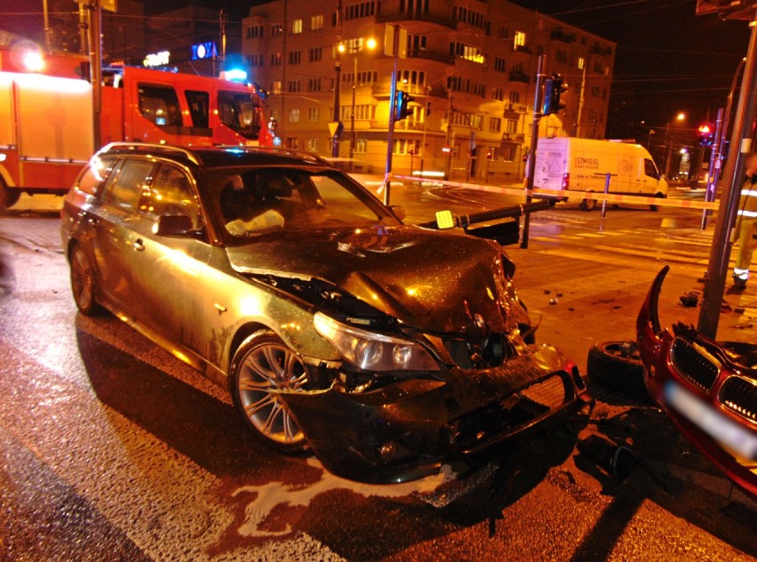 Wypadek BMW na Mickiewicza w Łodzi [ZDJĘCIA, FILM]