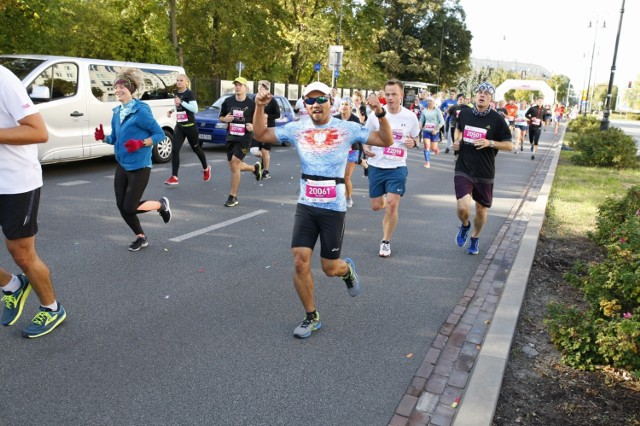 WIĘCEJ ZDJĘĆ: Bieg na Piątkę 2018 w Warszawie. Zdjęcia uczestników biegu towarzyszącemu Maratonowi Warszawskiemu [CZĘŚĆ 2]

ZOBACZ TEŻ: Maraton Warszawski 2018. Zdjęcia uczestników jubileuszowej edycji biegu [CZĘŚĆ 1]