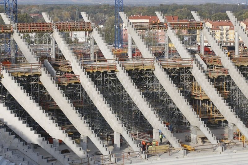 Wrocław: Setny rygiel stanął na stadionie (ZDJĘCIA)