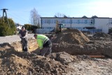 Trwają prace przy rozbudowie szkoły i przedszkola w Domiechowicach w gminie Bełchatów