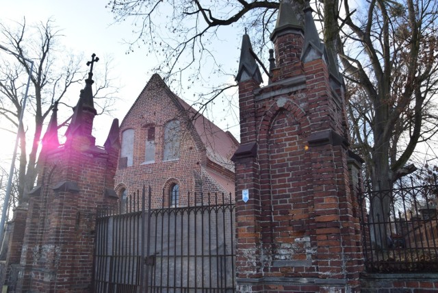 XIV-wieczna gotycka kaplica św. Jadwigi przy ul. Kluczborskiej to jeden z najstarszych zabytków w Byczynie.