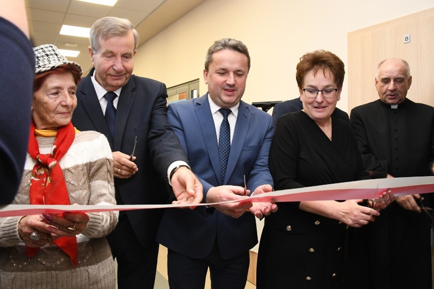 Nowa siedziba biblioteki w Staszowie wreszcie otwarta. Aż chce się czytać  (WIDEO, ZDJĘCIA)