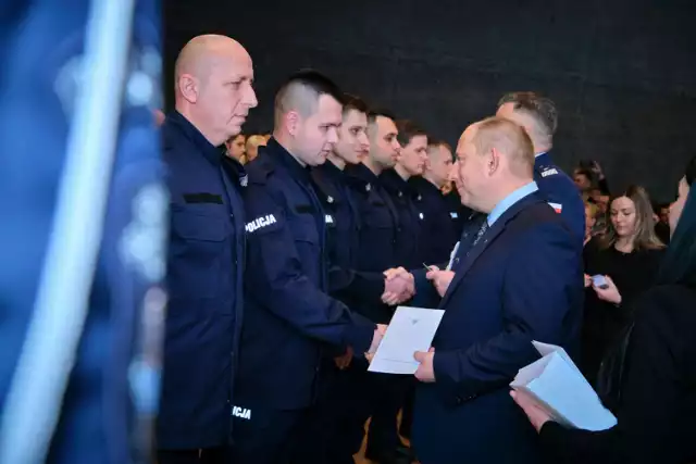 Uroczyste ślubowanie nowych policjantów w Muzeum Lotnictwa Polskiego w Krakowie