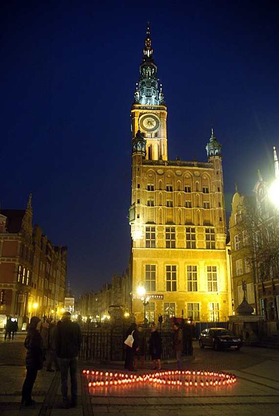 Gdańsk: Zapłonęły znicze na znak solidarności z chorymi na AIDS