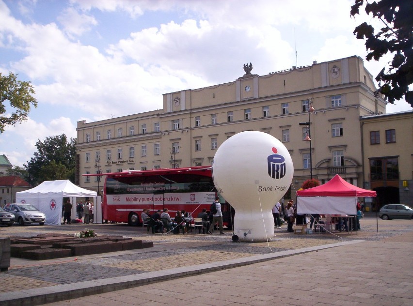 Krwiodawstwo, ratownictwo i masaż na placu Litewskim (zdjęcia)