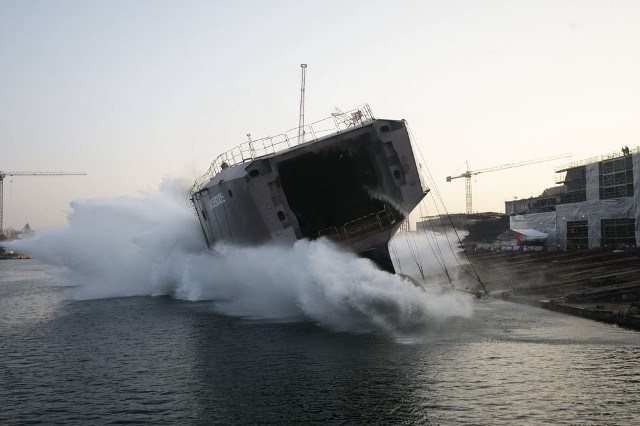 Wodowanie promu w stoczni Remontowa Shipbuilding SA.