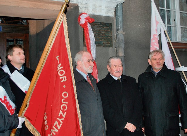 Przy ul. Chrobrego 21 w Lesznie zawisła pamiątkowa tablica