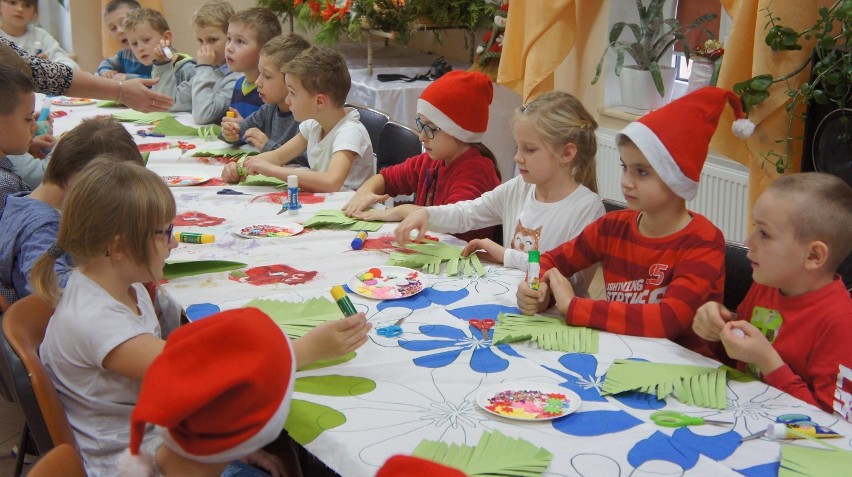 Warszaty bożonarodzeniowe w Wiżajnach. Zobaczie jakie dzieci zrobiły piękne choinki (zdjęcia)