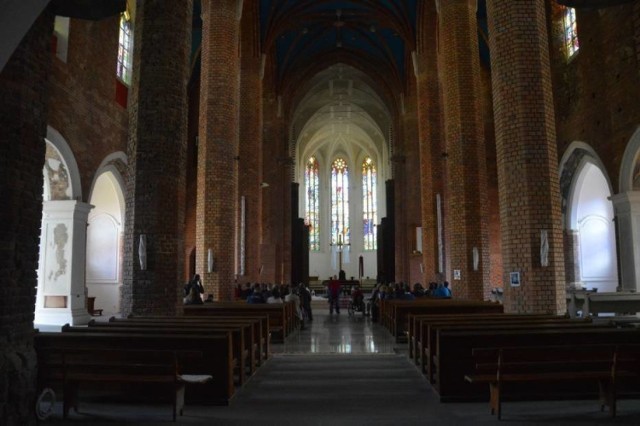 W kościołach nie obowiązuje już limit gromadzących się osób. Wierni nadal mają jednak obowiązek zakrywania ust i nosa.